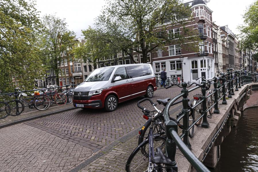  Volkswagen Multivan Bulli (T6.1) 2019 года  (фото 34 из 86)